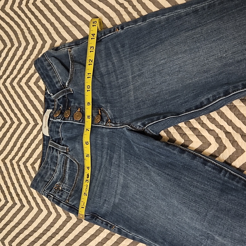 High Rise Button Front Jeans 👖 😍 - Picture 8 of 9